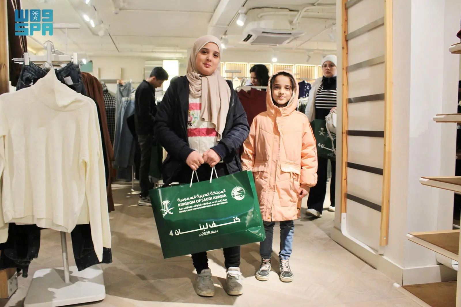 سلمان للإغاثة تطلق حملة “دفء الشتاء” بتوزيع 899 قسيمة شرائية لمساعدة الأسر اللبنانية المحتاجة في مناطق عدة