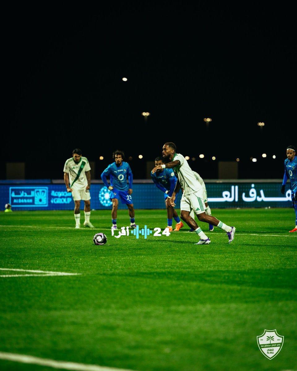 الأهلي يضرب بثلاثية ويشدد الخناق على الصدارة