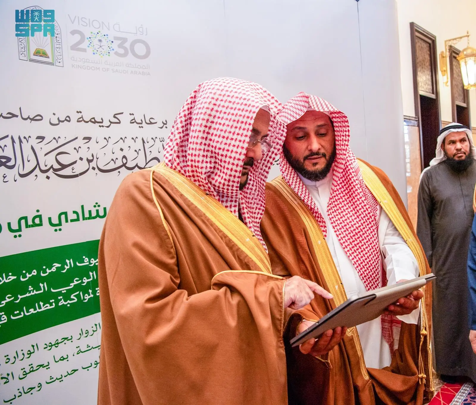 <p><strong>وزير الشؤون الإسلامية يطلق ملتقى توعوياً شاملاً استعدادًا لموسم العمرة</strong></p>