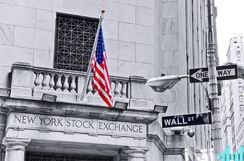 «تراجع حاد في الداو جونز بأكثر من 460 نقطة، وابتعاده عن القمم التاريخية»