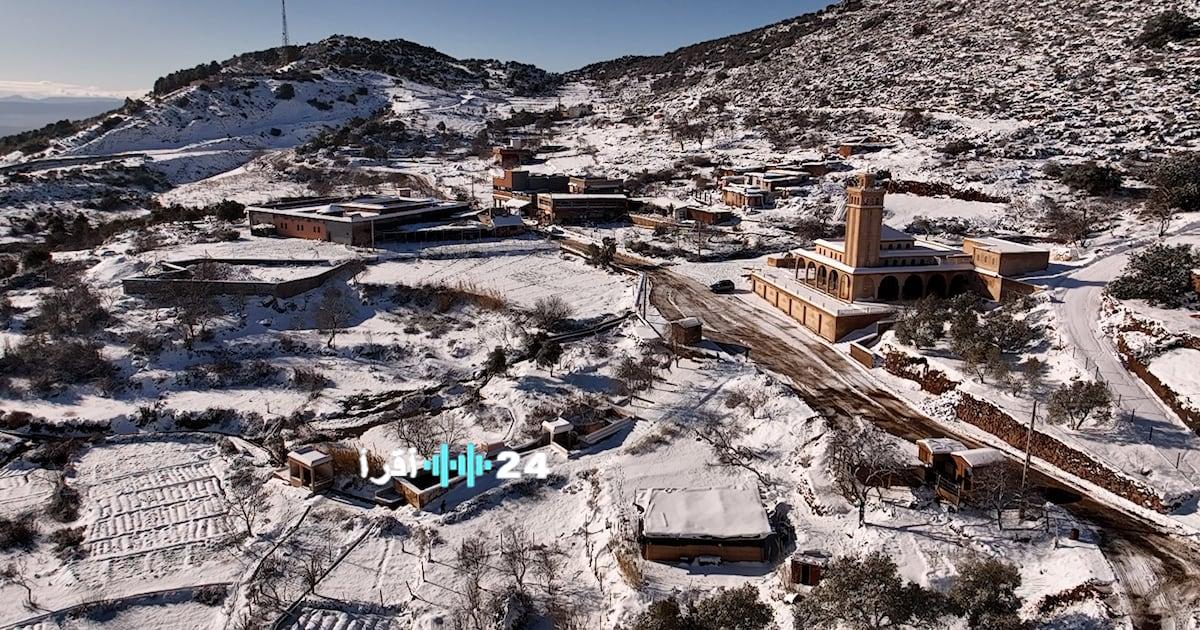 الثلوج تغطي ضواحي وجدة وتخلق لوحة طبيعية استثنائية