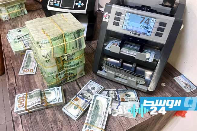 «أرقام قياسية منتظرة» رسوم مبيعات النقد الأجنبي تتخطى 23.2 مليار دينار في 2025