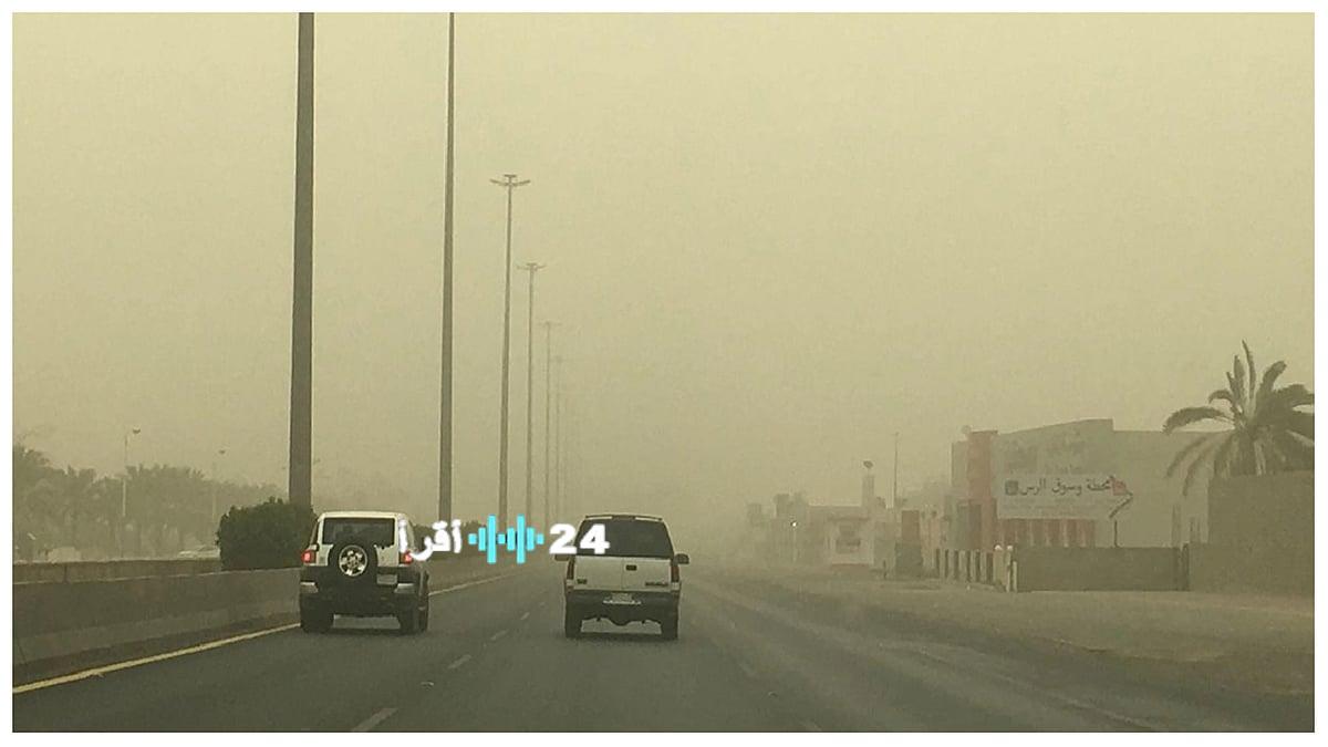 استمرار الرياح النشطة والغبار في عدة مناطق من المملكة اليوم
