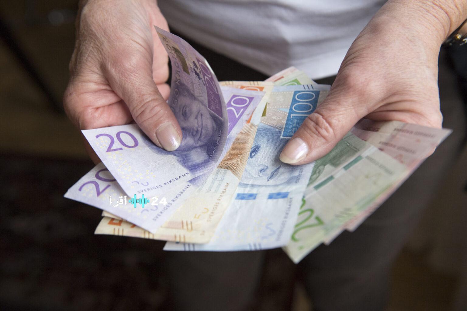 الدولار يواصل التراجع ويخترق حاجز 9 كرونات في السويد