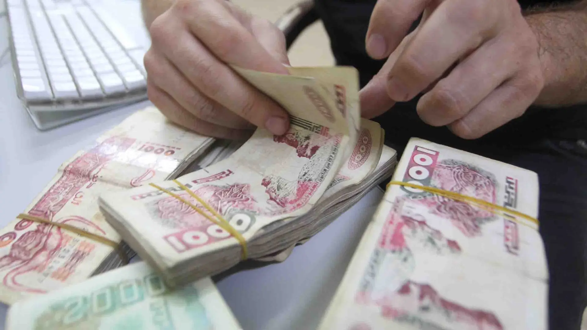 «شرط جديد يثير التساؤلات حول رواتب فيفري لأساتذة التربية… ما التفاصيل المنتظرة؟» آلية مستجدة تحكم صرف رواتب فيفري لمستخدمي قطاع التربية