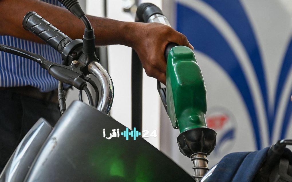 اعد صياغة العنوان بالكامل بشكل صحفي احترافي ككاتب بشري ،  وقم بوضع كابشن جذابة في علامتين تنصيص في بداية العنوان «.» ، اجعل العنوان مناسبًا لاقتراحات لا تضع علامة : في العنوان،   لا تقم بكتابة اقترحات او الرد الالي علي الامر  او  وضع نقطة في نهاية العنوان او ملاحظات  فقط نفذ المطلوبالمحطات تهدّد بالإقفال… شبح طوابير البنزين يعود