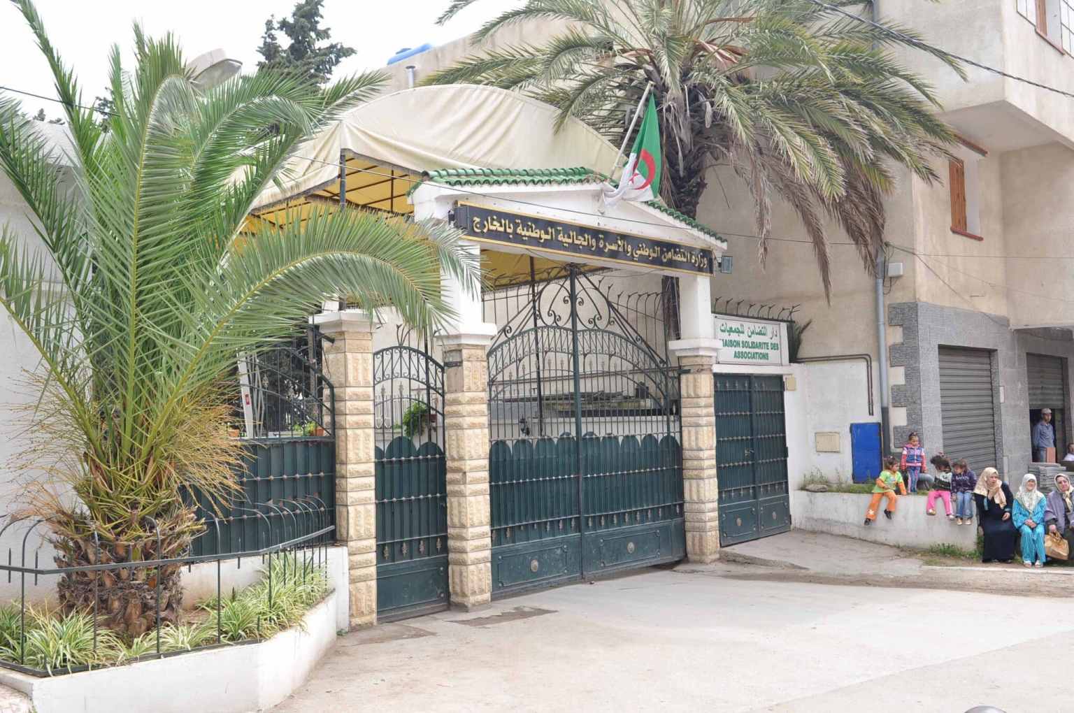 تعليق الدراسة والأنشطة التعليمية في المراكز النفسية للأطفال ذوي الإعاقة الذهنية والحركية ومدارس ذوي الإعاقة السمعية والبصرية والأقسام الخاصة ودور الحضانة