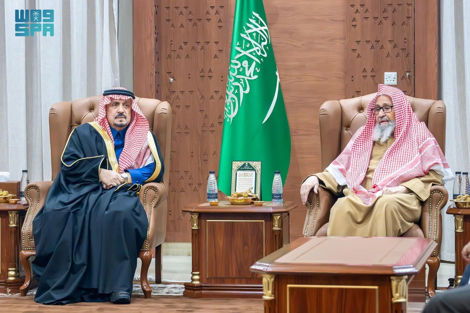 أمير الرياض والمفتي العام: لقاء رفيع المستوى لبحث قضايا المملكة