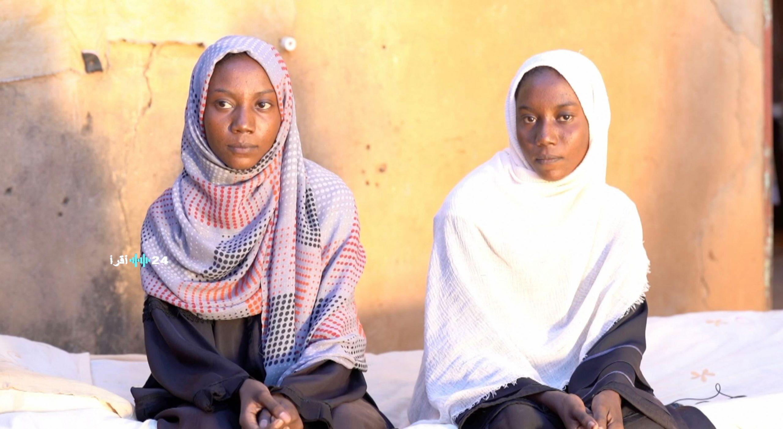 شقيقتان سودانيتان تتحديان الصعاب ويواصلان دراستهما بعد تدمير مدرستهما بالقصف