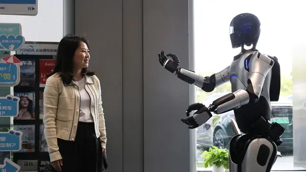 «2026: هل الروبوتات البشرية ستصبح جزءاً من واقعنا اليومي؟» توقعات استراتيجية: العام الذي سيشهد بزوغ عصر جديد للذكاء الاصطناعي المتجسد