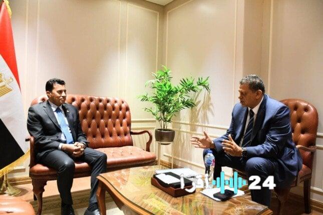 وزير الرياضة يحفز منتخب اليد قبل مهمة رواندا ويُشيد بتميز منظومة اللعبة