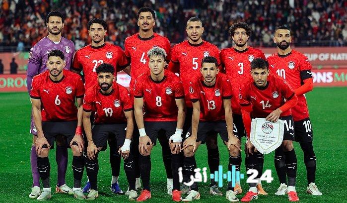 منتخب مصر يرتدي القميص الأحمر في مواجهة السنغال التي تظهر بالأخضر