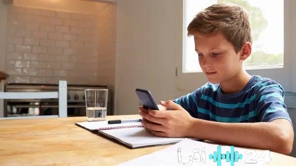 خبير تربوي يشدد على الدور المحوري للمدرسة في تحصين الأطفال ضد سطوة الهواتف الذكية هذا الأسبوع
