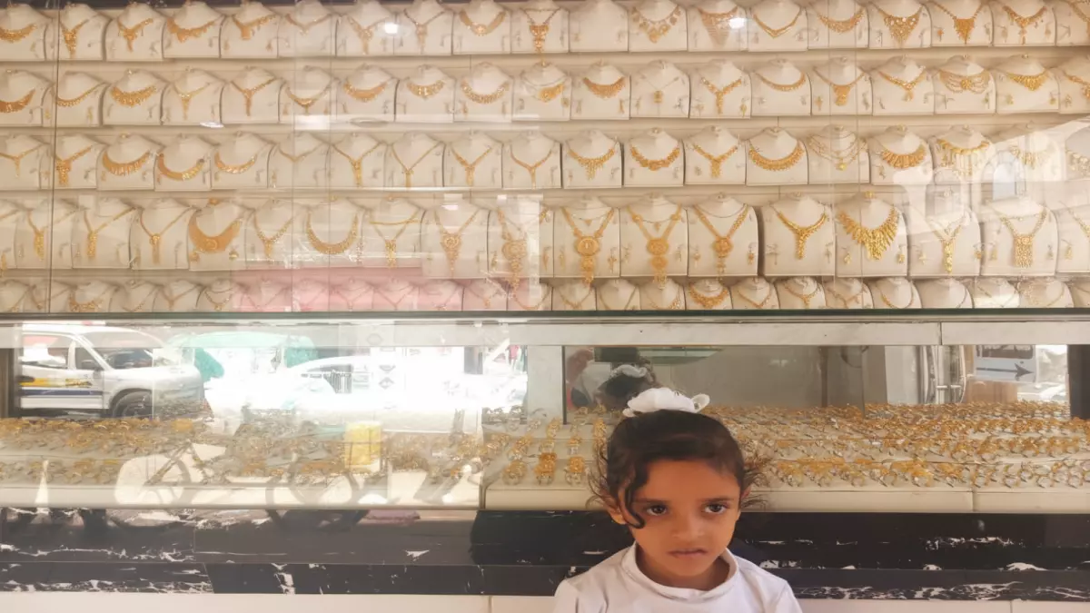 ارتفاع صاروخي لأسعار الذهب في اليمن الفارق الصادم بين صنعاء وعدن يحطم كل التوقعات