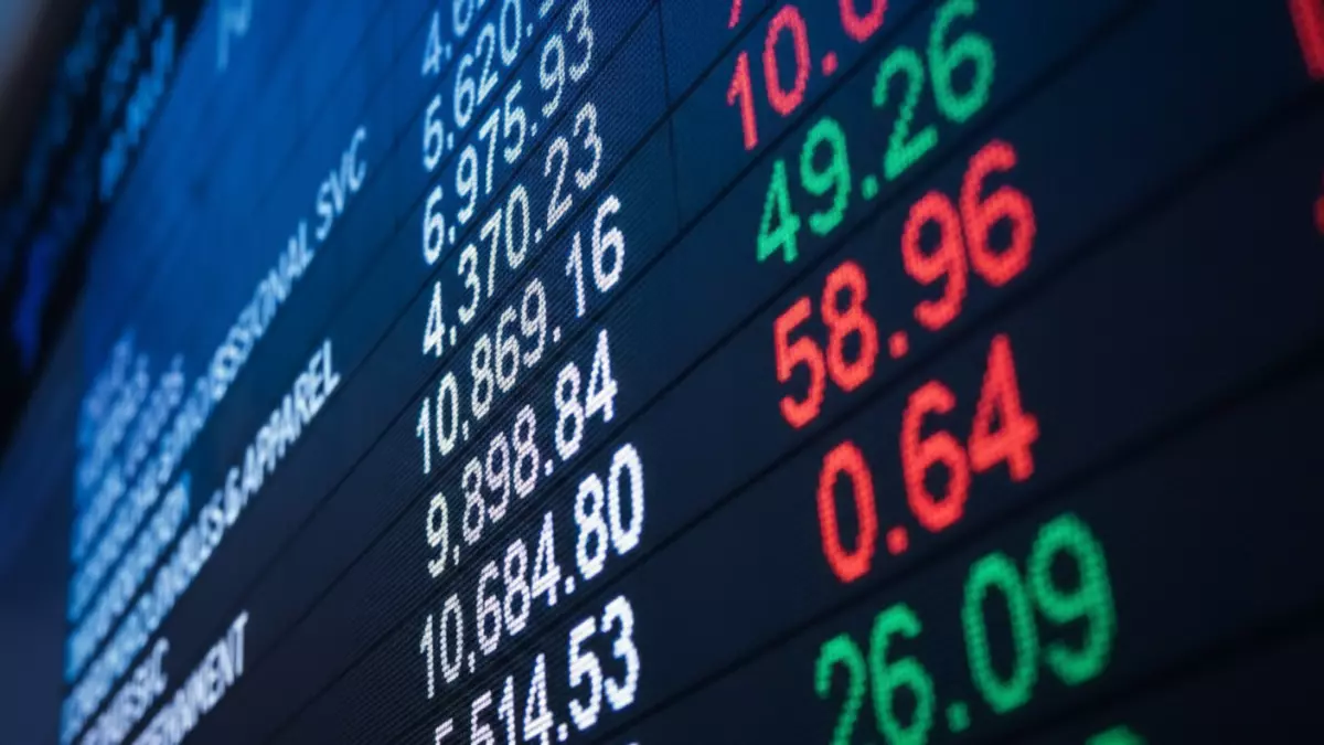 «مكاسب تاريخية تهز السوق السعودي!» ثلاثة أسهم سعودية تلامس قممًا قياسية في جلسة اليوم وسط تألق الأهلي بقفزة 29% على مدار 52 أسبوعًا