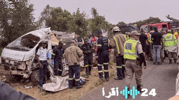 «مأساة تروع جنوب أفريقيا.. مقتل 13 طالبًا في حادث تصادم مروع»