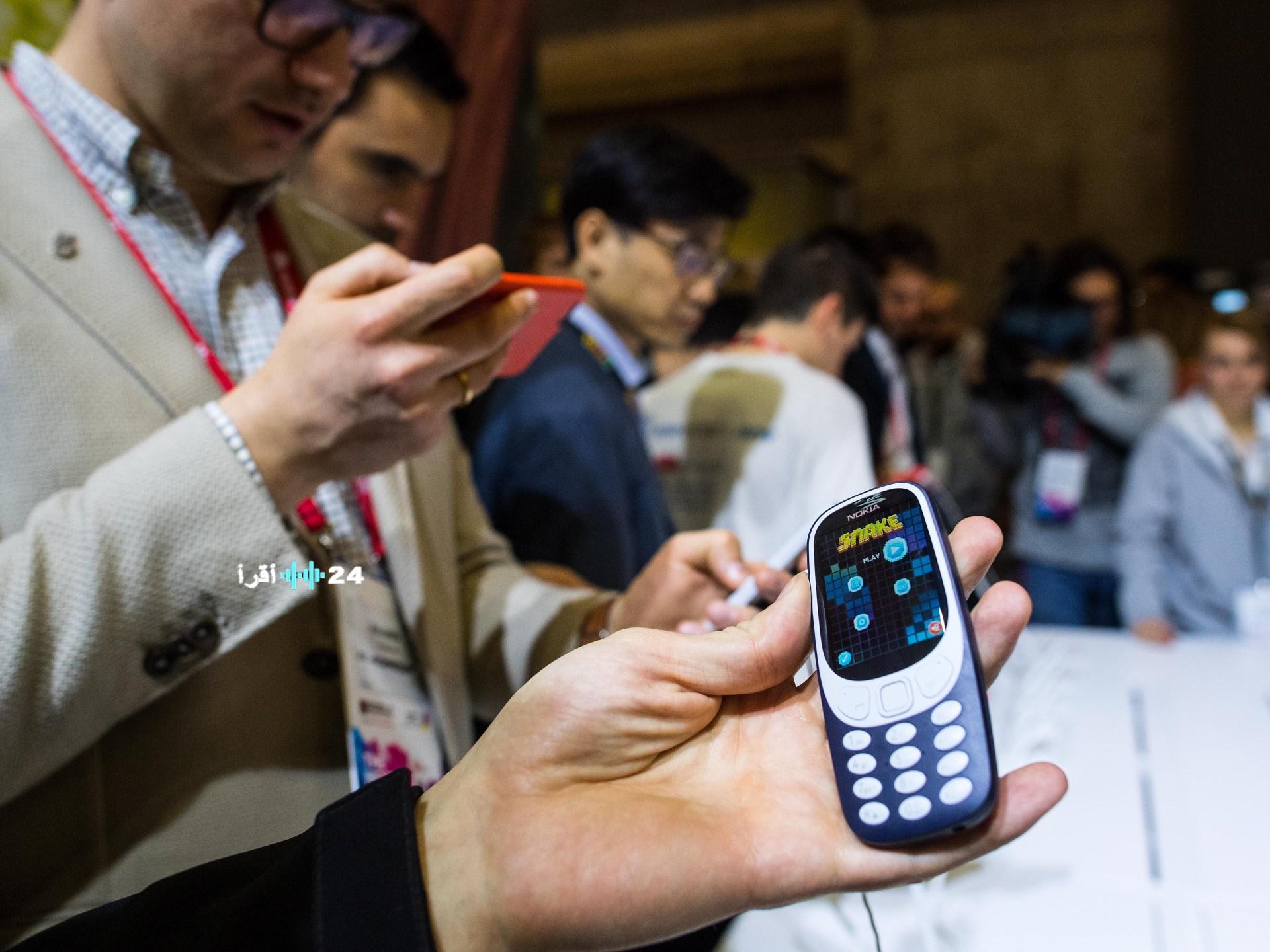 أذكى أجيال التاريخ تودع الهواتف الذكية لماذا تعود للشاشات الغبية وما سر هذا التحول الثقافي