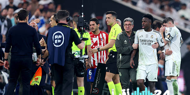 فينيسيوس يفجر ردًا مدويًا في وجه سيميوني