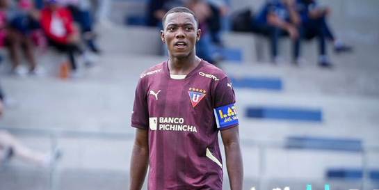 البارسا يضع موهبة إكوادورية صاعدة تحت المجهر