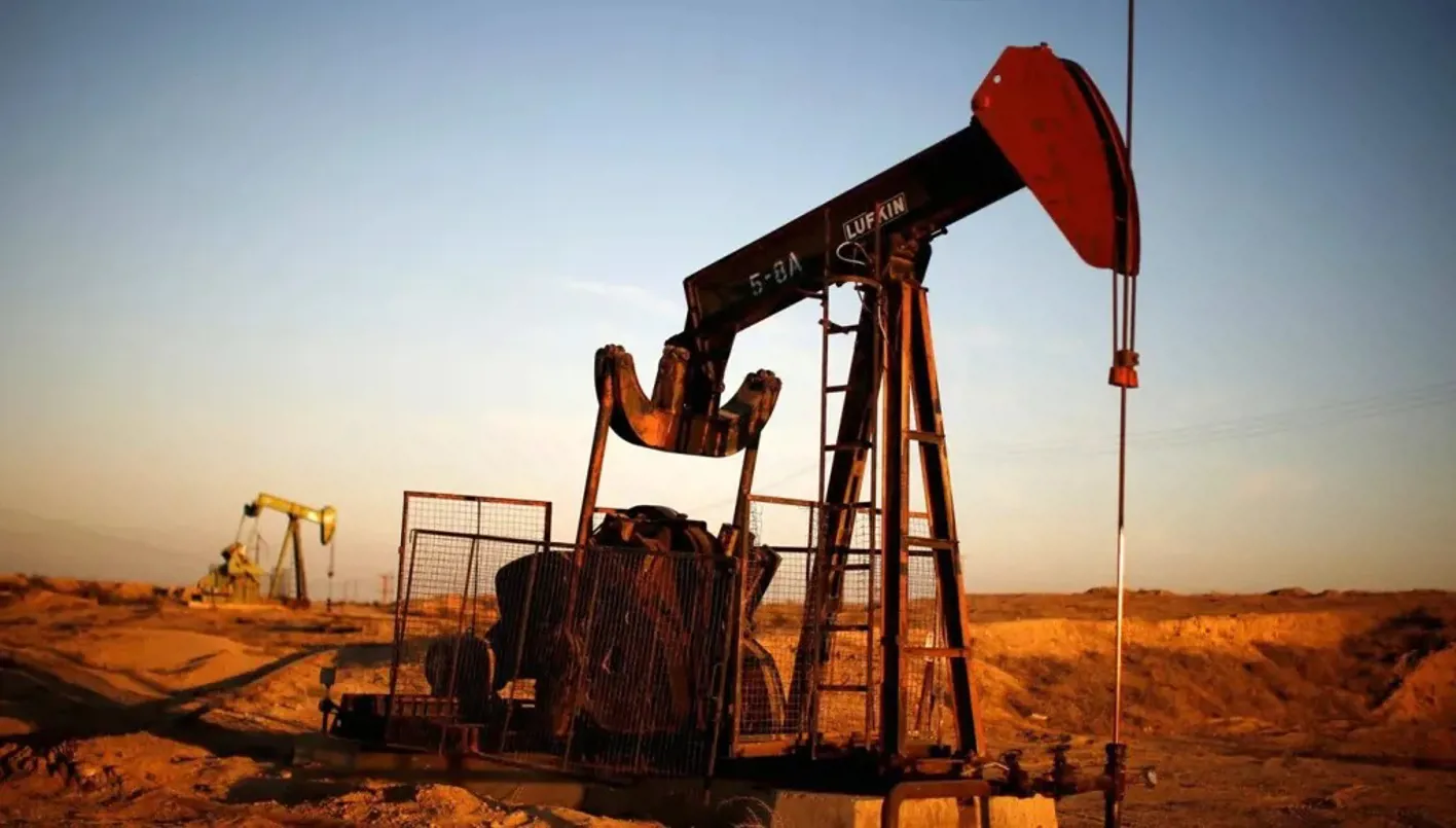 أسعار النفط تسجل ارتفاعًا في أول يوم تداول لهذه السنة بعد أكبر خسارة سنوية منذ 2020