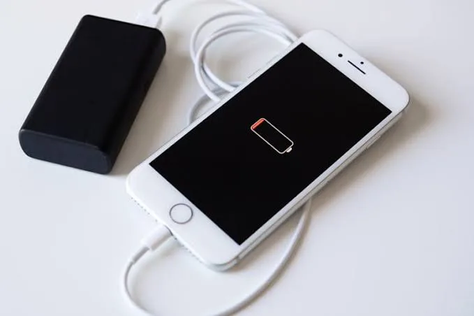 هل التفريغ الكامل لبطارية هاتفك ضرورة قبل الشحن أم مجرد خرافة شائعة