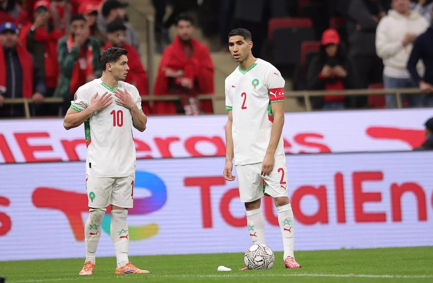 حرب رقمية داخل منتخب المغرب بقيادة حكيمي ودياز ضد الركراكي