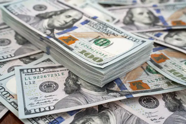 «تراجع ملحوظ في سعر الدولار أمام الجنيه المصري مع استقرار سوق الصرف»