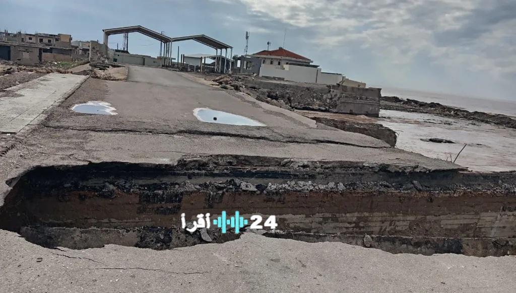 اعد صياغة العنوان بالكامل بشكل صحفي احترافي ككاتب بشري ،  وقم بوضع كابشن جذابة في علامتين تنصيص في بداية العنوان «.» ، اجعل العنوان مناسبًا لاقتراحات لا تضع علامة : في العنوان،   لا تقم بكتابة اقترحات او الرد الالي علي الامر  او  وضع نقطة في نهاية العنوان او ملاحظات  فقط نفذ المطلوببالفيديو ـ انهيار جزء من جسر العريضة