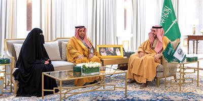 أمير منطقة الجوف يلتقي مديرة مدرسة تتدخل لإنقاذ طالبة كفيفة من النقل