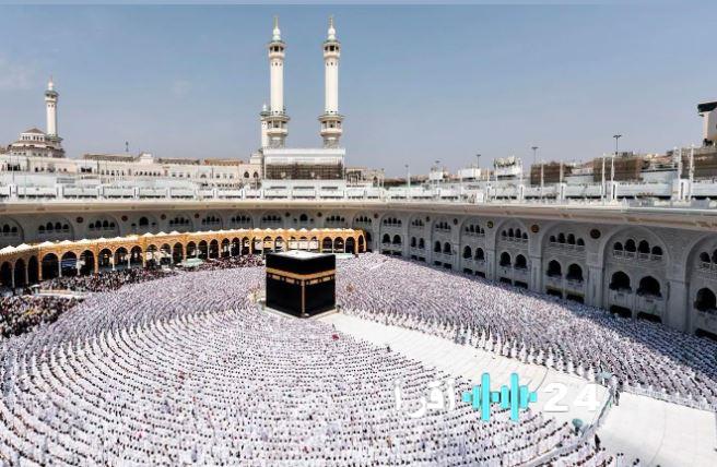 خطيب المسجد الحرام يسلط الضوء على سورة “ق” كدليل قاطع على الإيمان والبعث والنشور