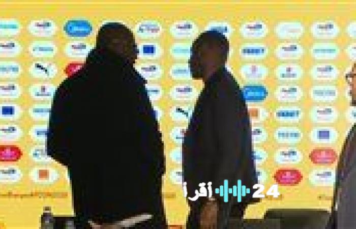 توتر في المؤتمر الصحفي لنهائي كأس أمم أفريقيا بعد انسحاب مدرب السنغال إثر هجوم لفظي من الصحفيين المغاربة