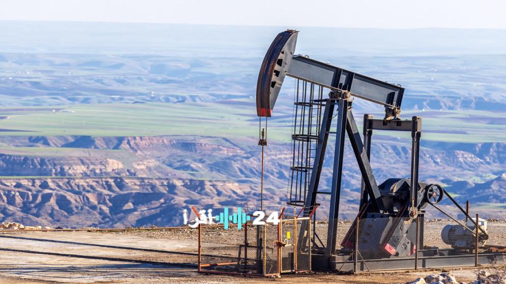 أسعار النفط العالمية تسجل تراجعاً هامشياً