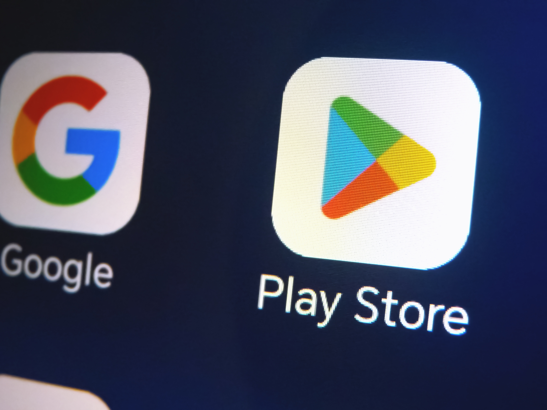 «كسر حاجز رقمي!» نهاية حقبة عزل: جوجل تستأنف خدماتها في سوريا بعد حظر دام 14 عامًا