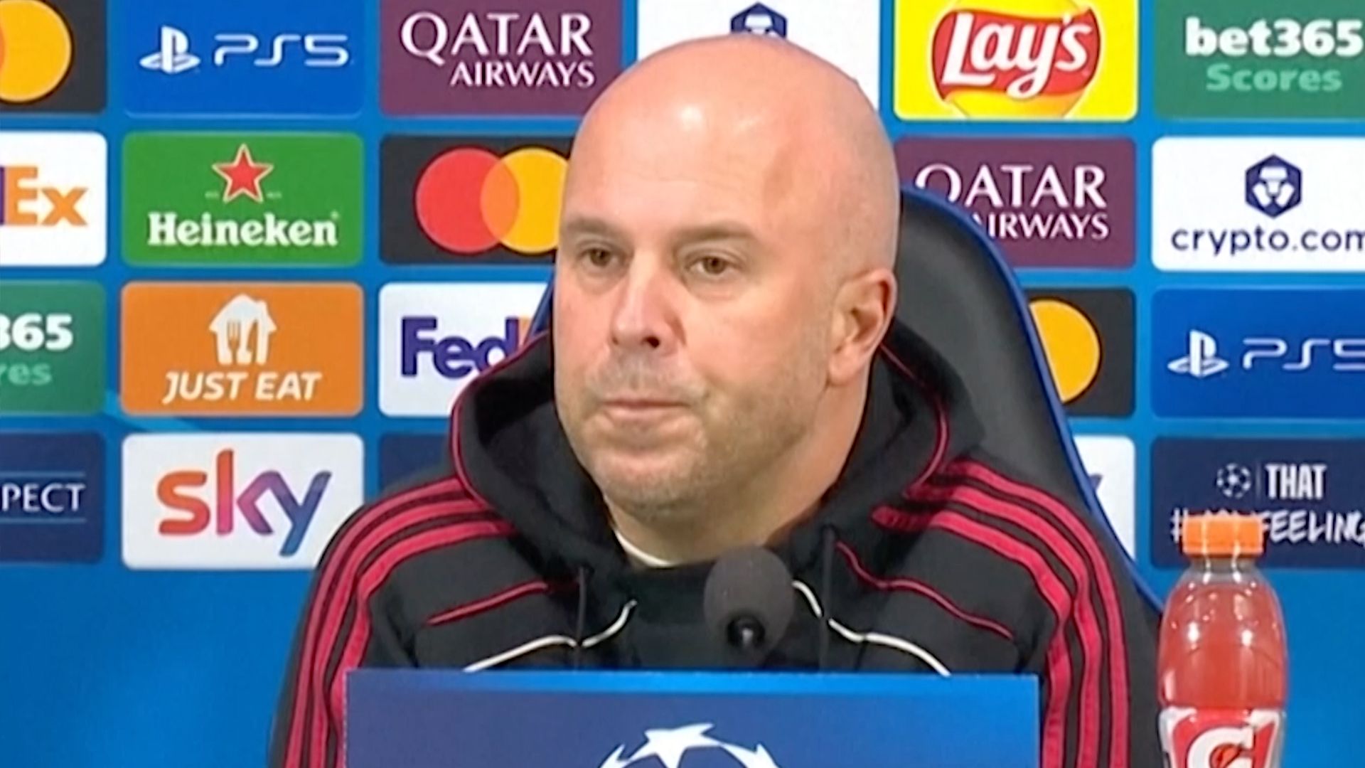 سلوت يكشف سر علاقته بصلاح ويؤكد سأنتظره في ليفربول