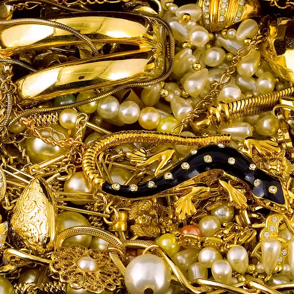 «صدمة سعرية جديدة» عيار 21 يفاجئ الجميع.. أسعار الذهب في مصر اليوم داخل الصاغة