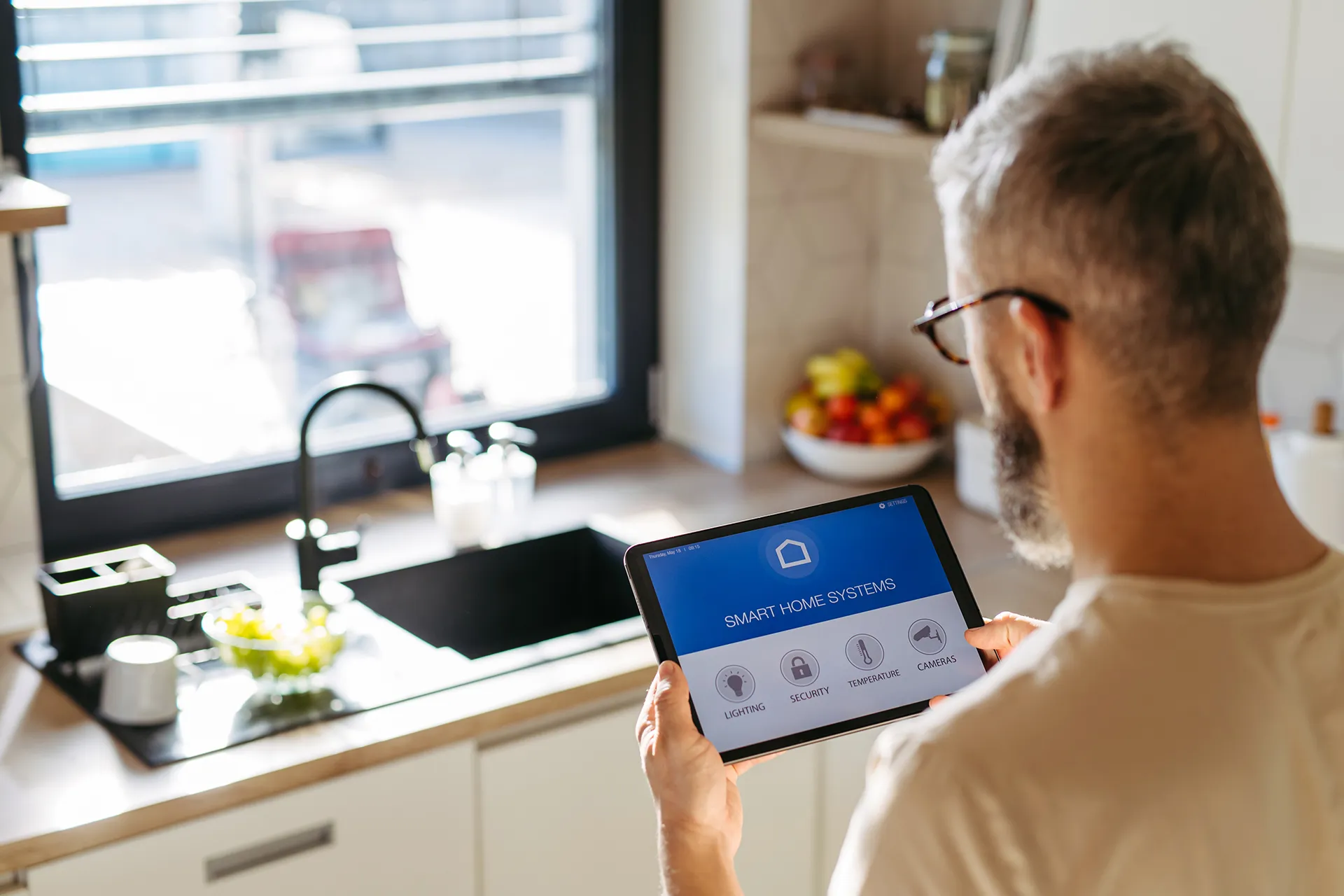 «نهاية الحصرية» المنازل الذكية: من حلم الأثرياء إلى واقع يومي للطبقة المتوسطة