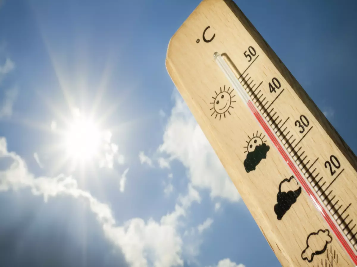 توقعات الطقس للأيام القادمة تشير إلى تراجع حاد في درجات الحرارة يليه ارتفاع تدريجي