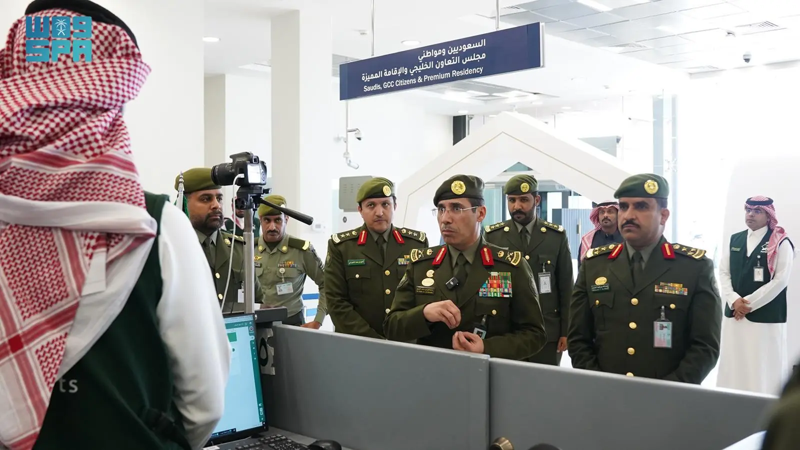 اللواء المربع يشرف على تطوير إجراءات جوازات مطار حائل الدولي