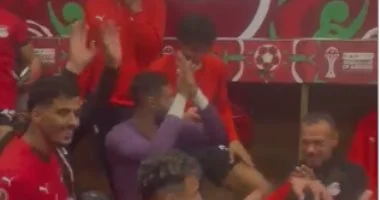 منتخب مصر يحتفل بفوز كوت ديفوار رقصًا وغناءً بقميص محمد حمدي