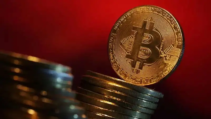 «تصاعد التوترات الدولية يسبب تراجعاً ملحوظاً في قيمة البتكوين بعد تهديدات ترامب لأوروبا»