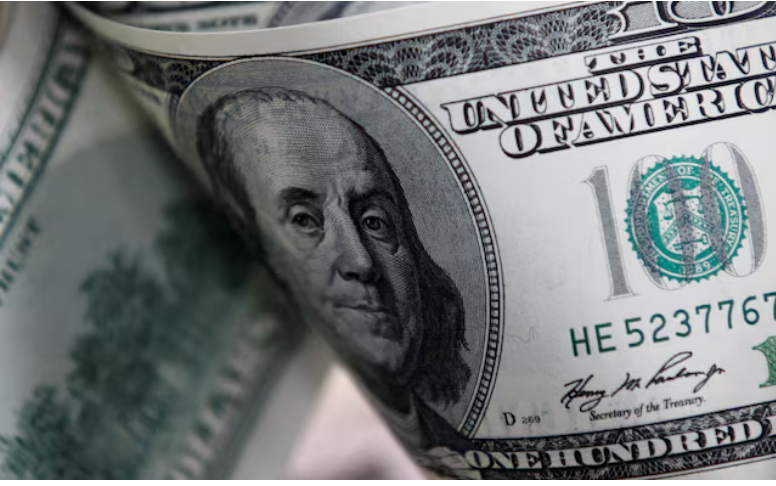 «هل يتفادى الدولار مصير الفشل في 2026؟» بوصة «وول ستريت» بين تحديات الفائدة والرسوم الجمركية