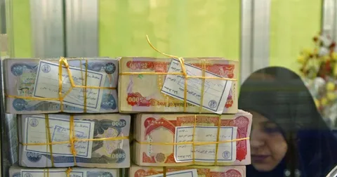 تحديثات فورية لأسعار الدولار واليورو مقابل الدينار العراقي صباح اليوم على كورة اكستريم