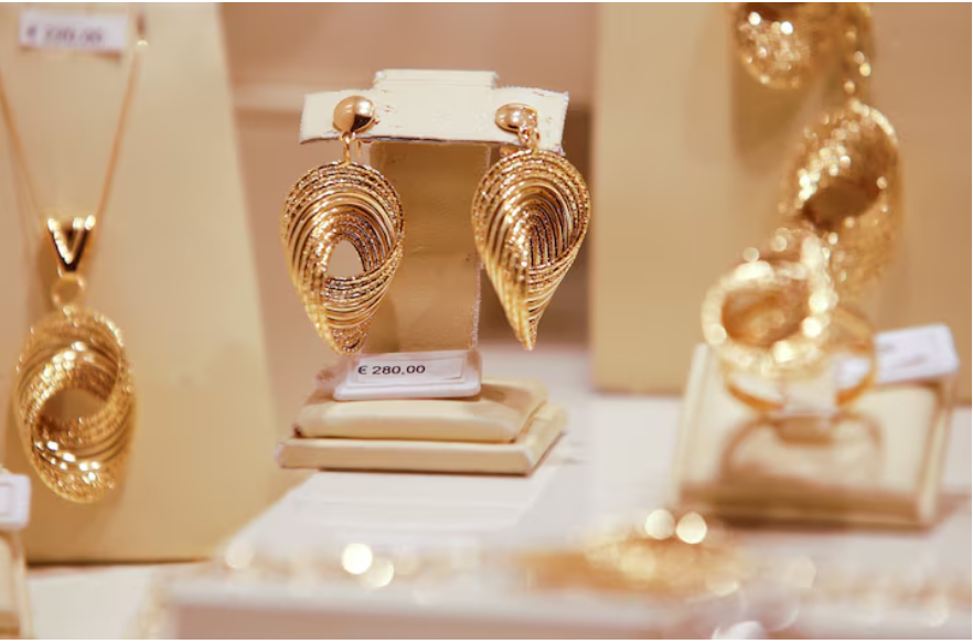 «أسعار الذهب تحلق عالياً» مجلس الذهب العالمي يطرح سيناريوهات الارتفاع المفاجئ للمعدن النفيس