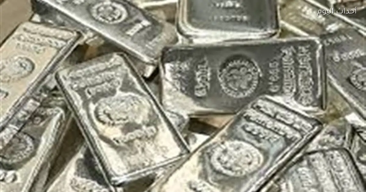 «للمرة الأولى الفضة تتجاوز 100 دولار وتحقق قفزة ملحوظة في السوق المصرية»