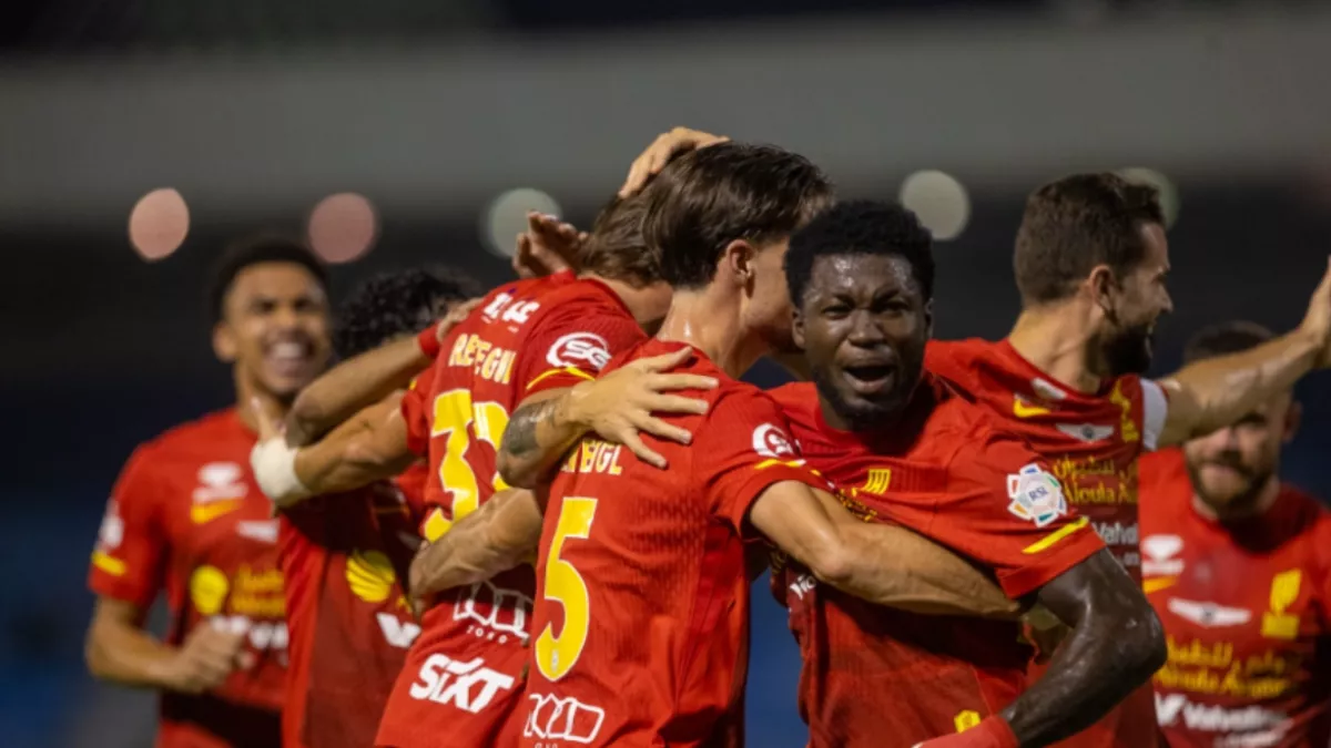 القادسية يسحق النجمة بثلاثية نظيفة ويعمق سلسلة انتصاراته في دوري روشن السعودي