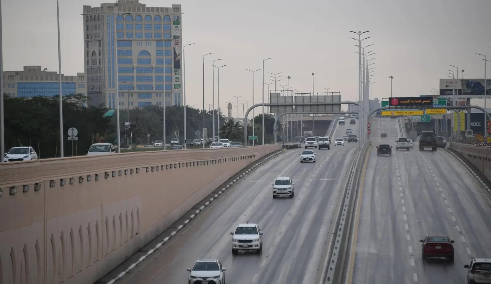 أمطار رعدية وسيول ورياح شديدة تضرب مناطق عدة اليوم