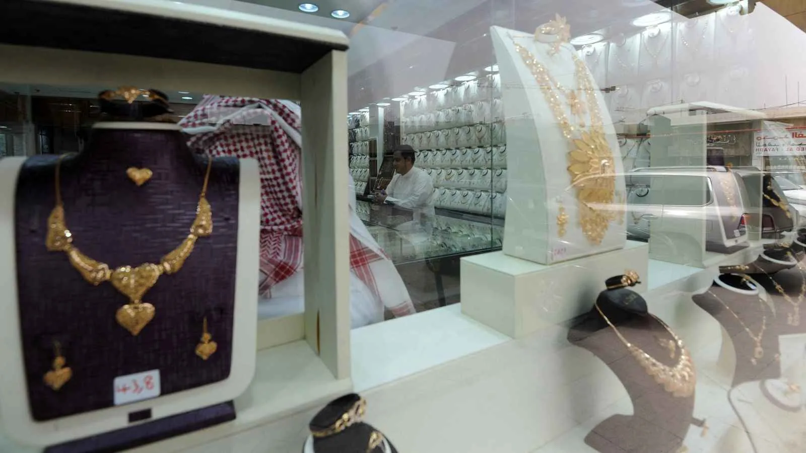 تراجع أسعار الذهب في السعودية وعيار 24 يسجل 495 ريالاً نتيجة الضغوط العالمية