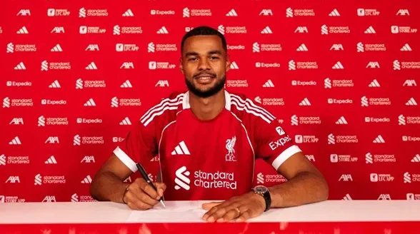 بايرن ميونخ يخطط لضم كودي جاكبو بصفقة تبادلية مع ليفربول