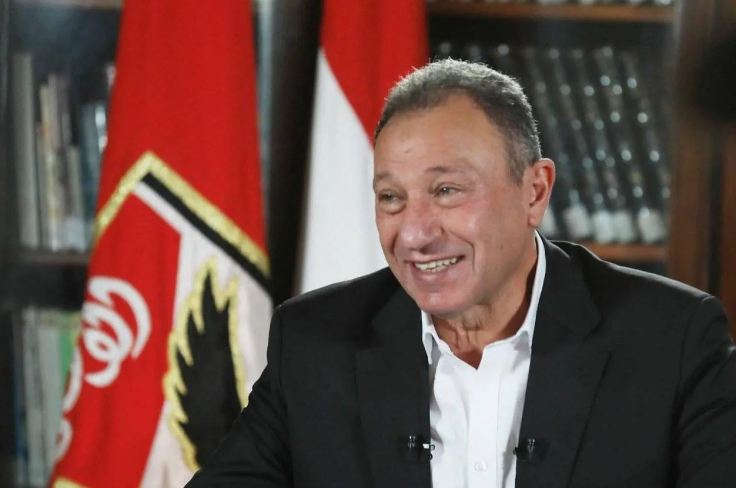 «للعلاج والمتابعة» محمود الخطيب رئيس الأهلي المصري يطير إلى فرنسا