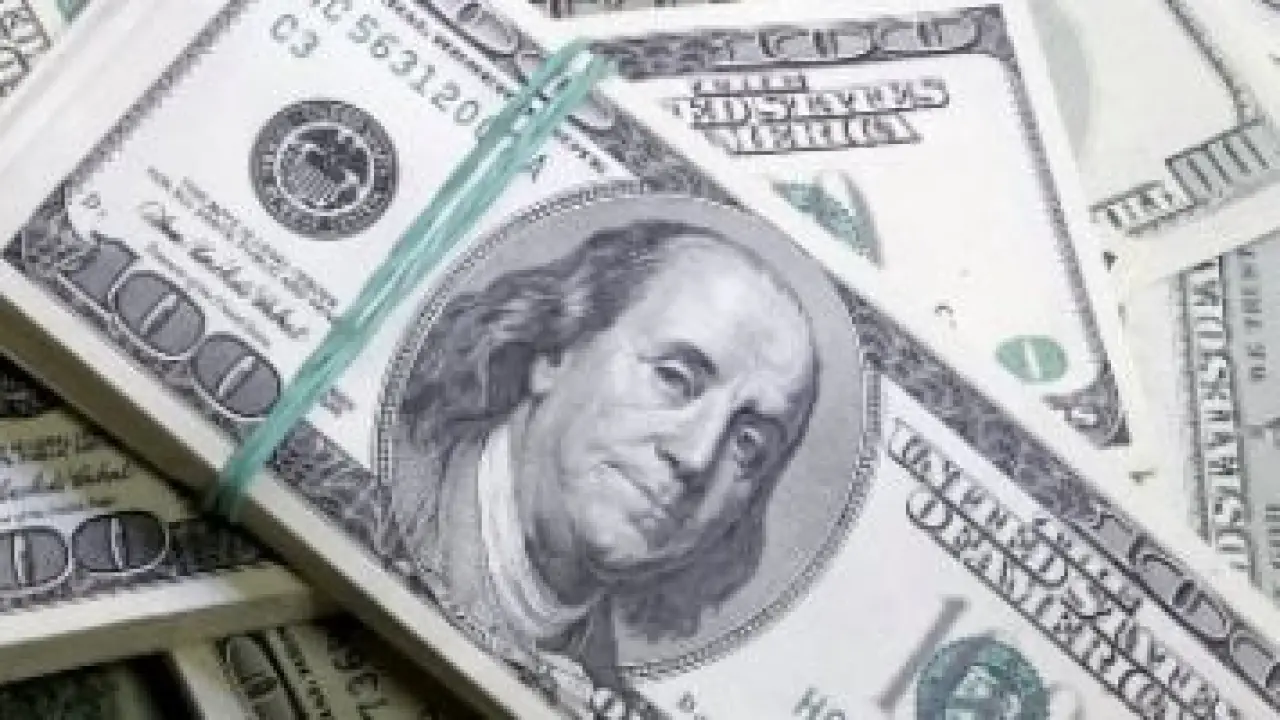 «تحركات جديدة في البنوك» سعر الدولار أمام الجنيه يشهد تباينًا في افتتاح تعاملات الاثنين